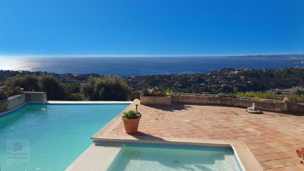 Vue mer à 180°- Demeure de 7 pièce(s) -LES ISSAMBRES