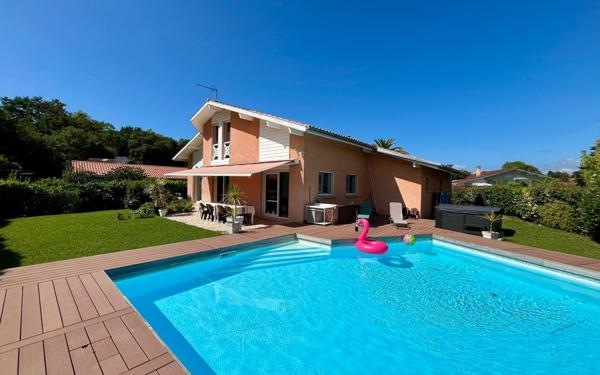 Maison à vendre    5 pièces •  Saint-Martin-de-Seignanx