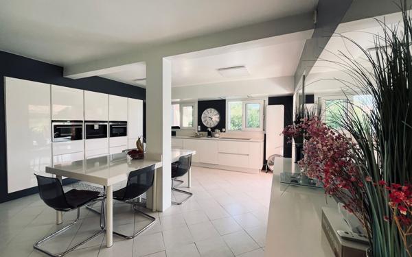 Maison à vendre    5 pièces •  Saint-Martin-de-Seignanx