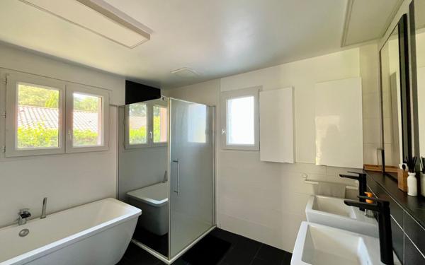 Maison à vendre    5 pièces •  Saint-Martin-de-Seignanx