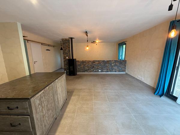 MAISON 3 CHAMBRES GARAGE ET TERRAIN A VILLEGLY