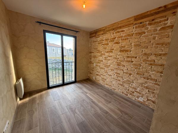 MAISON 3 CHAMBRES GARAGE ET TERRAIN A VILLEGLY