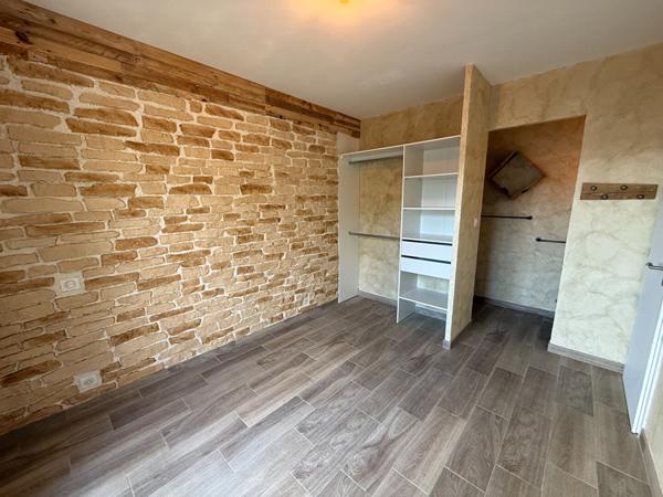 MAISON 3 CHAMBRES GARAGE ET TERRAIN A VILLEGLY