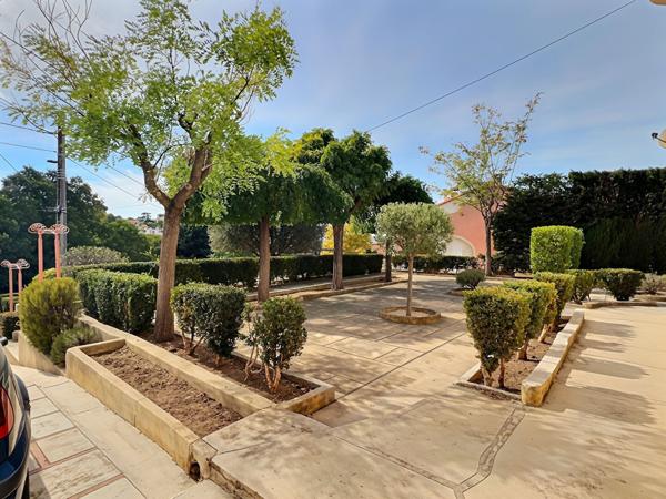 A vendre Maison de type 4 à Marseille 13013 - secteur LES OLIVES - Terrasse - Jardin - Garage