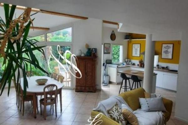 Location - Maison 4 pièces 145 m 2 VANNES (56000)
