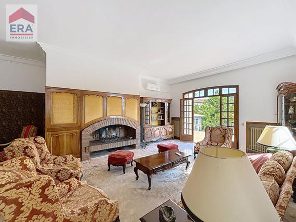 AIX-EN-PROVENCE SAINT-JEROME MAISON D' ARCHITECTE  10 PIECES jardin