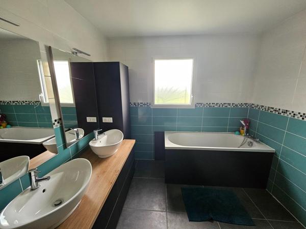 Maison récente  de plain pied 165 m² Saint Remy en rollat