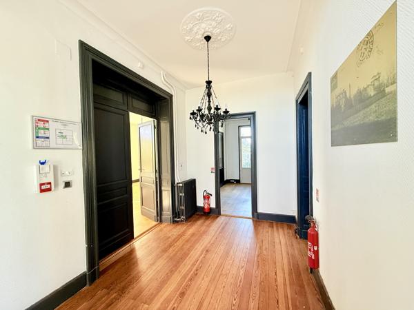 Bureau 16 pièces - 500 m²