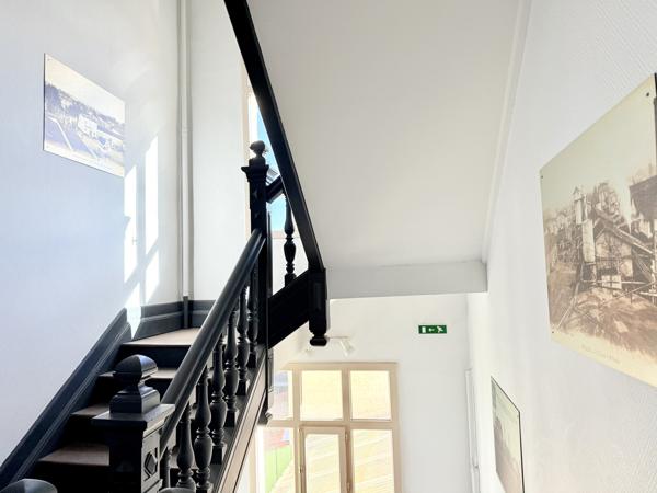 Bureau 16 pièces - 500 m²