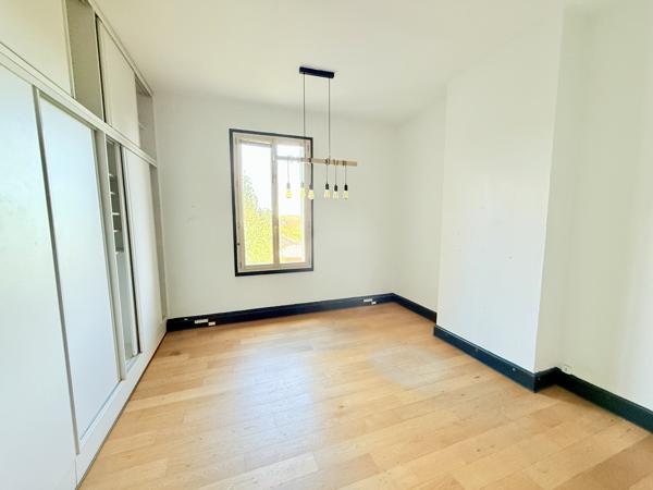 Bureau 16 pièces - 500 m²