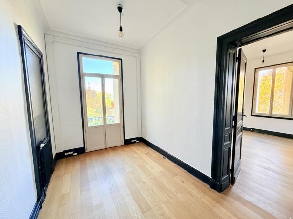 Bureau 16 pièces - 500 m²