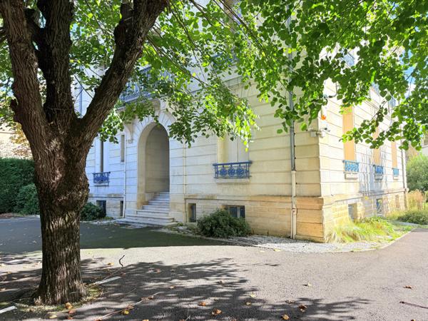 Bureau 16 pièces - 500 m²