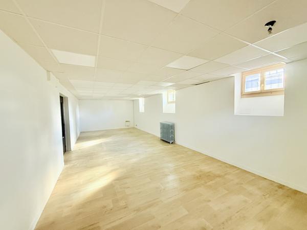 Bureau 16 pièces - 500 m²