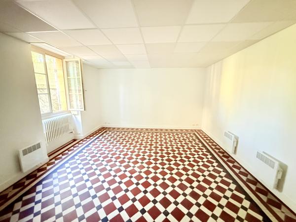 Bureau 16 pièces - 500 m²