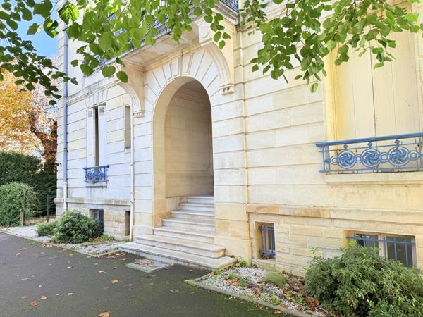 Bureau 16 pièces - 500 m²