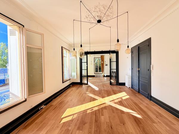 Bureau 16 pièces - 500 m²