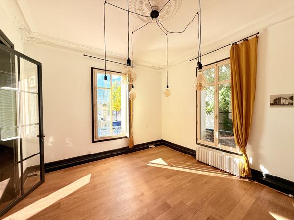 Bureau 16 pièces - 500 m²