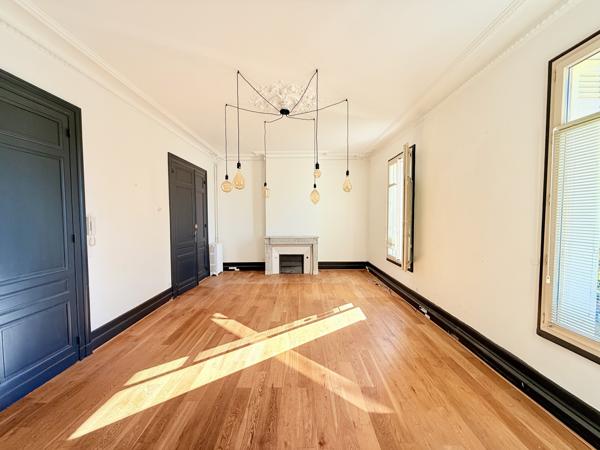 Bureau 16 pièces - 500 m²