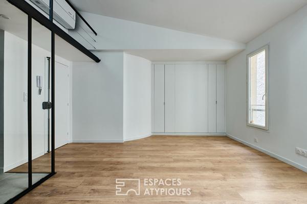 Appartement rénové par architecte en dernier étage aux Batignolles
