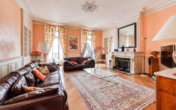 Lyon 3 / Limite Lyon 6 – Appartement bourgeois 200 m² – Immeuble XIXe – Charme de l’ancien – Division possible