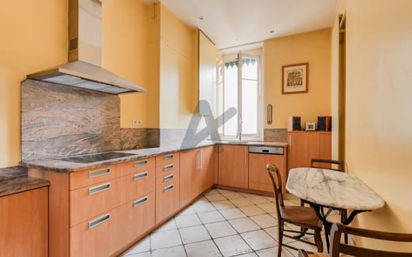 Lyon 3 / Limite Lyon 6 – Appartement bourgeois 200 m² – Immeuble XIXe – Charme de l’ancien – Division possible