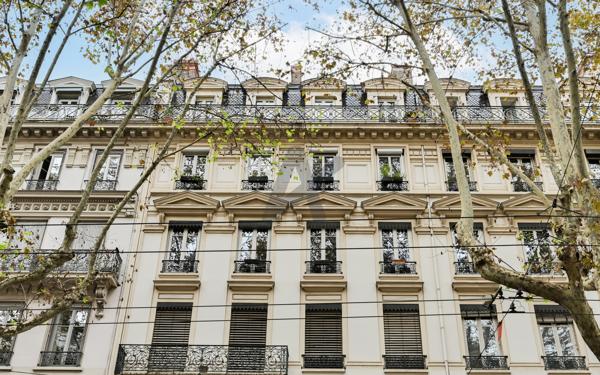 Lyon 3 / Limite Lyon 6 – Appartement bourgeois 200 m² – Immeuble XIXe – Charme de l’ancien – Division possible