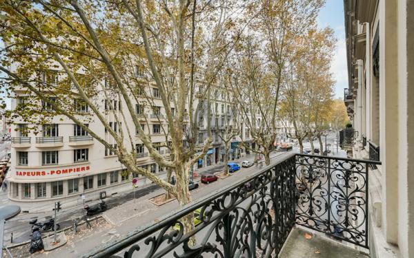 Lyon 3 / Limite Lyon 6 – Appartement bourgeois 200 m² – Immeuble XIXe – Charme de l’ancien – Division possible