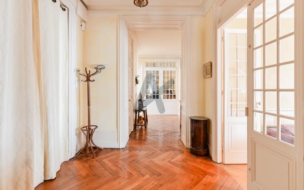 Lyon 3 / Limite Lyon 6 – Appartement bourgeois 200 m² – Immeuble XIXe – Charme de l’ancien – Division possible
