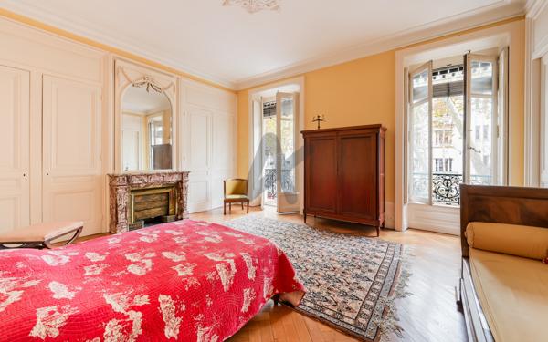 Lyon 3 / Limite Lyon 6 – Appartement bourgeois 200 m² – Immeuble XIXe – Charme de l’ancien – Division possible