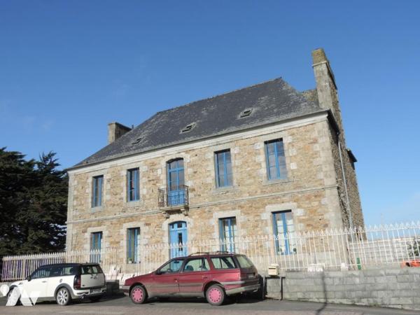 PLOUARET, MAISON DE MAITRE (PROCHE GARE  TGV ET COMMERCES)