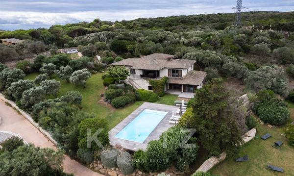 maison d'architecte en bois et en pierres
