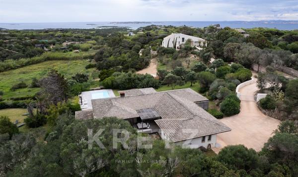 maison d'architecte en bois et en pierres