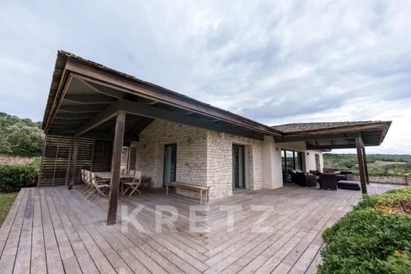 maison d'architecte en bois et en pierres