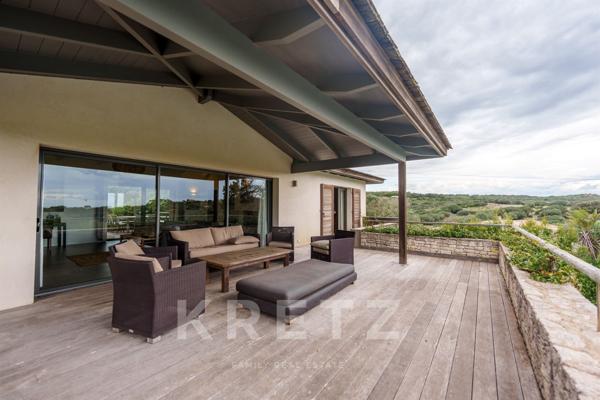 maison d'architecte en bois et en pierres