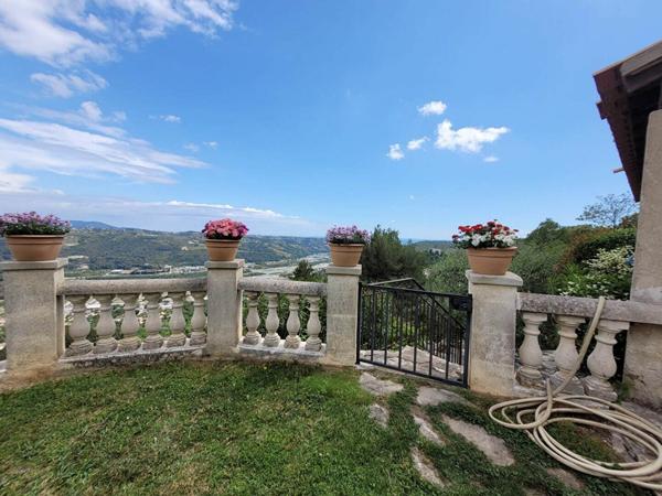 Maison à vendre    4 pièces •  Gattières