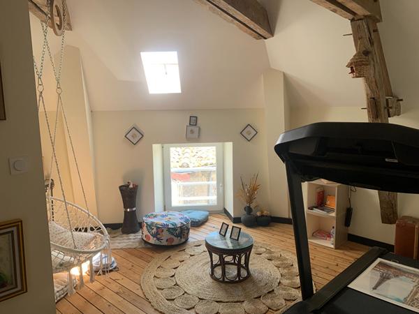 Local commercial avec fonds de commerce et maison d'habitation à Mauléon.