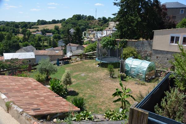 Local commercial avec fonds de commerce et maison d'habitation à Mauléon.