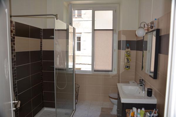 Local commercial avec fonds de commerce et maison d'habitation à Mauléon.