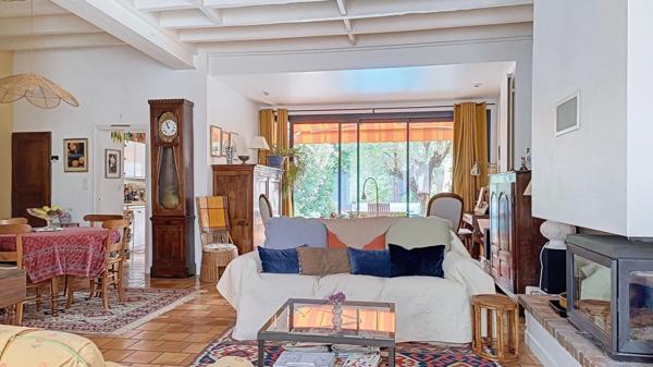 BAISSE DE PRIX - Maison bourgeoise avec jardin intimiste, garage, piscine