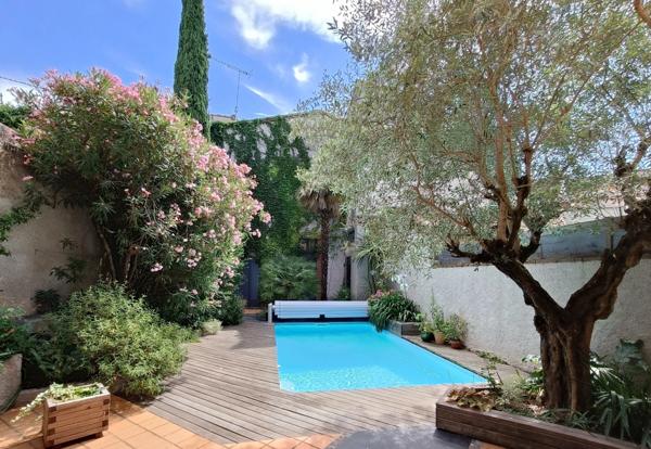 BAISSE DE PRIX - Maison bourgeoise avec jardin intimiste, garage, piscine