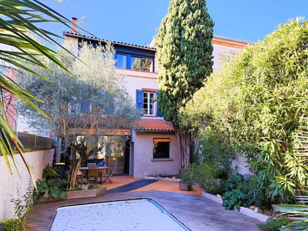 BAISSE DE PRIX - Maison bourgeoise avec jardin intimiste, garage, piscine
