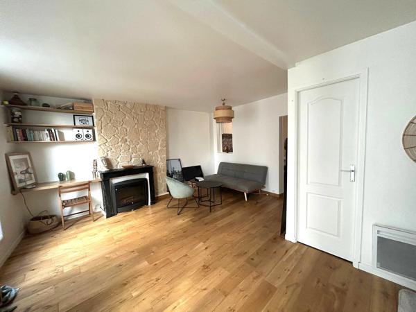 Vente                                                      Appartement
                        
                     1 pièces                      36 m2                     à Paris 18