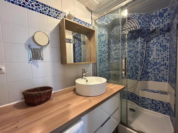Vente                                                      Appartement
                        
                     1 pièces                      36 m2                     à Paris 18