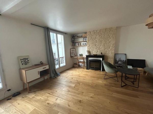 Vente                                                      Appartement
                        
                     1 pièces                      36 m2                     à Paris 18