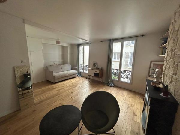Vente                                                      Appartement
                        
                     1 pièces                      36 m2                     à Paris 18