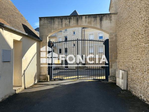 Location Local commercial 3 pièces 49.5 m² - 12 RUE MASSIEU DE CLERVAL Courseulles Sur Mer 14470