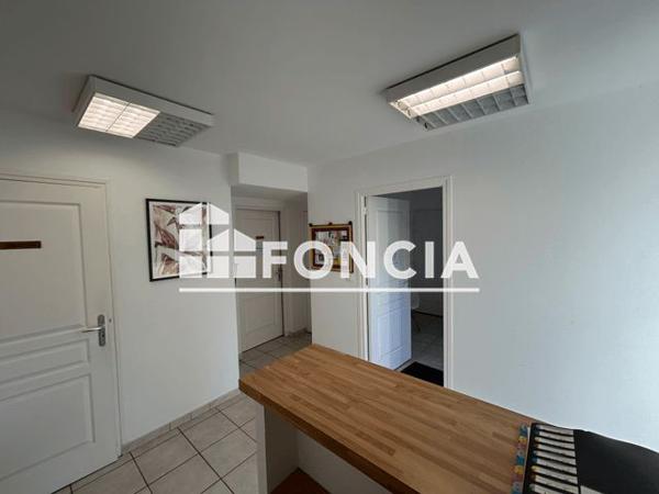 Location Local commercial 3 pièces 49.5 m² - 12 RUE MASSIEU DE CLERVAL Courseulles Sur Mer 14470