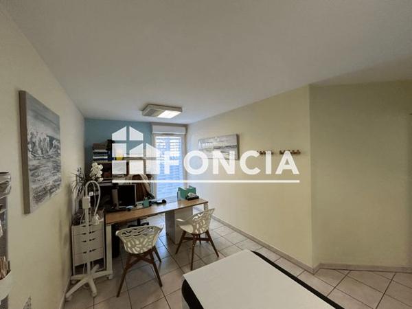 Location Local commercial 3 pièces 49.5 m² - 12 RUE MASSIEU DE CLERVAL Courseulles Sur Mer 14470