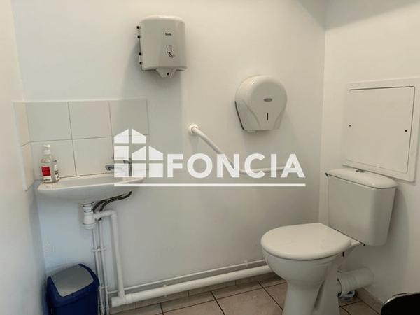 Location Local commercial 3 pièces 49.5 m² - 12 RUE MASSIEU DE CLERVAL Courseulles Sur Mer 14470