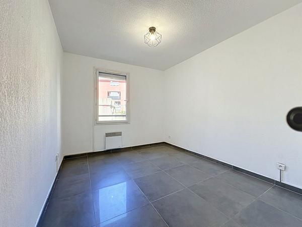 Appartement Allauch 3 pièce(s) Loggia ,parking PMR